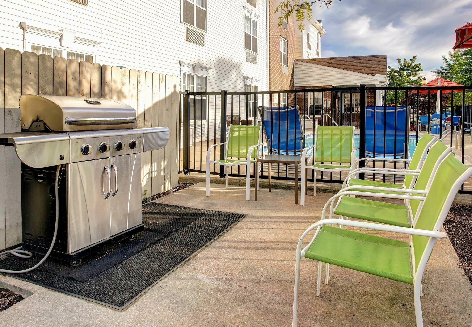 Birch Hills Suites - Blue Ash Extérieur photo
